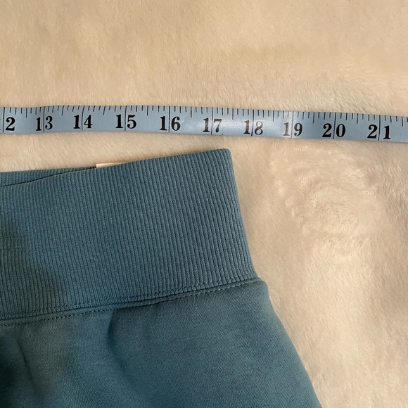 NWT Nike Sweat Shorts. Size XL. Teal. Drawstring and side pockets. High Rise. - Picture 6 of 9